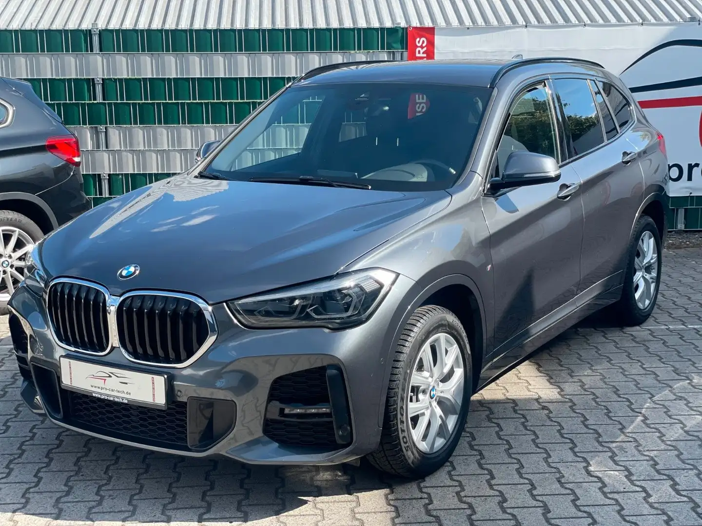 BMW X1 xDrive 20 d M Sport|Navi|DAB|LED|AHK| Grau - 1