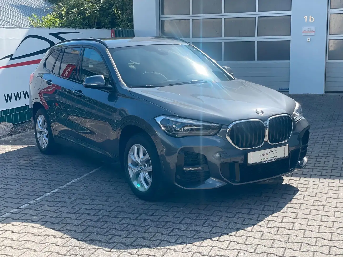 BMW X1 xDrive 20 d M Sport|Navi|DAB|LED|AHK| Grau - 2