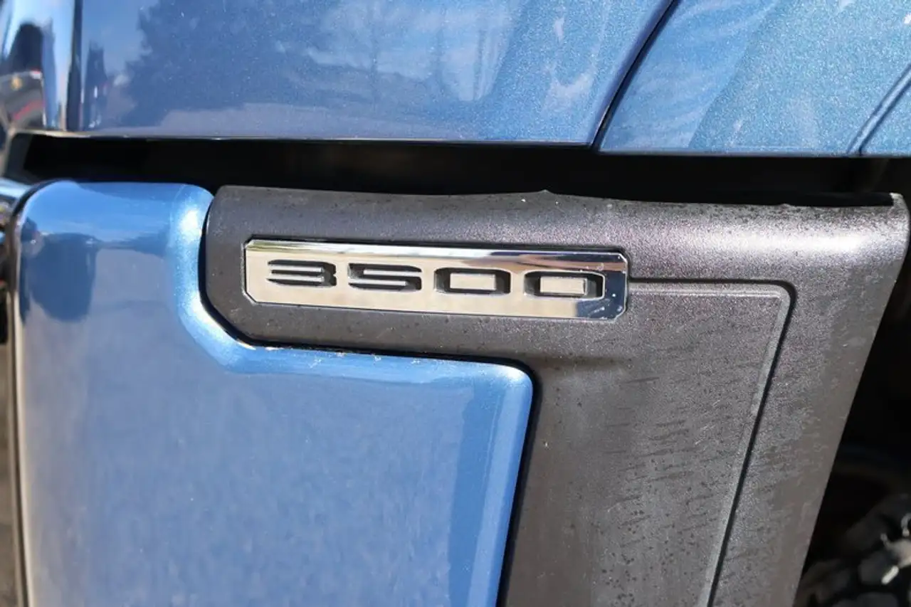 GMC Sierra 3500HD снимка GMC Sierra 3500HD