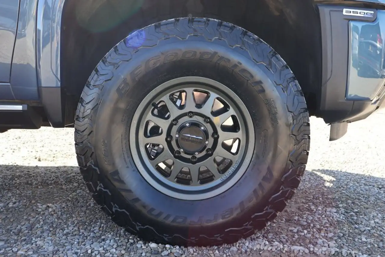 GMC Sierra 3500HD снимка GMC Sierra 3500HD