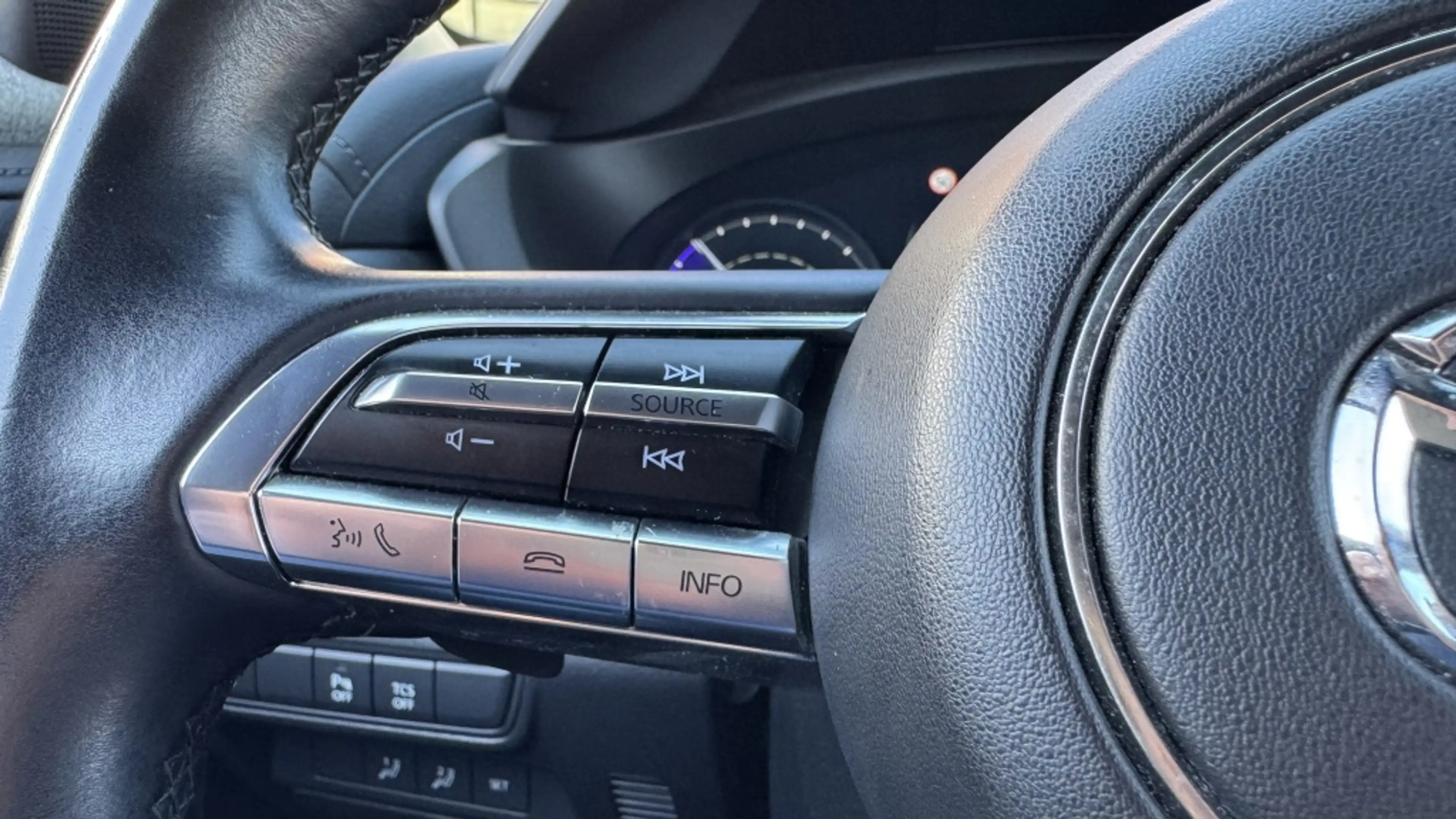 Mazda MX-30 e-SkyActiv 145 Comf. | HUD | Camera | Navi — photo 21