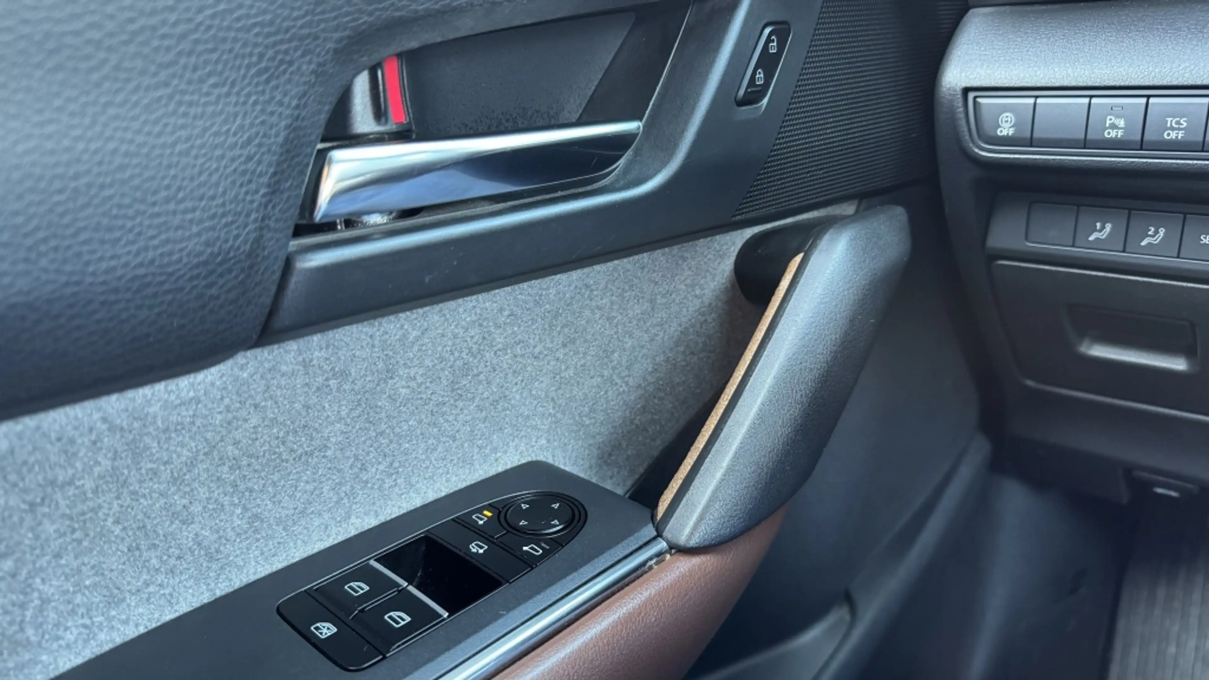 Mazda MX-30 e-SkyActiv 145 Comf. | HUD | Camera | Navi — photo 18