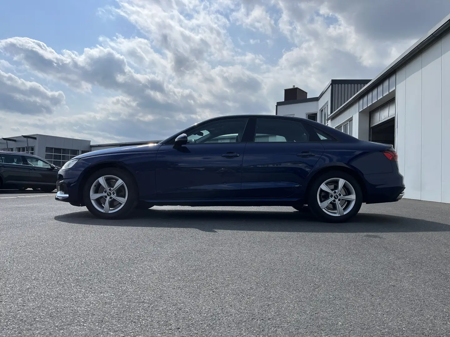 Audi A4 2.0 TFSI advanced 175€ m. 20% Anzahlung Virtual Blau - 2