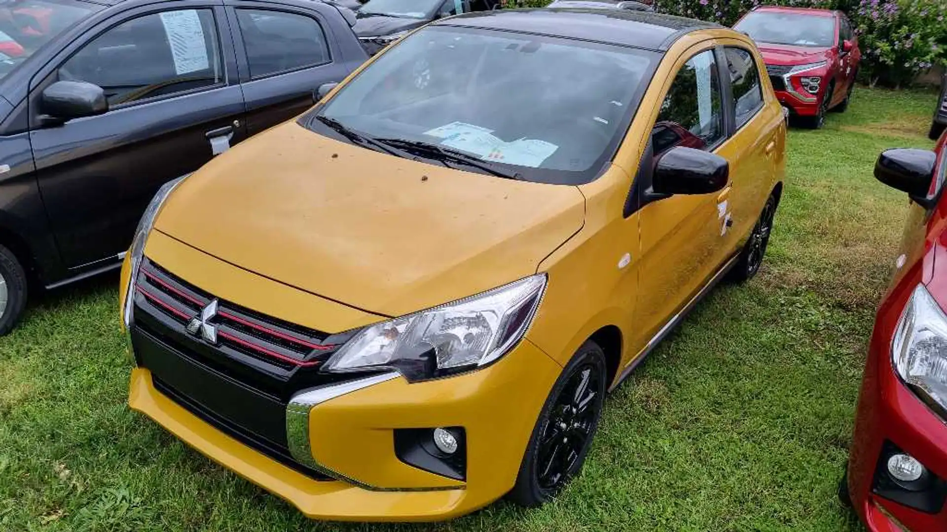 Mitsubishi Space Star Select+ Black1.2 MIVEC 5-Gang Gelb - 2