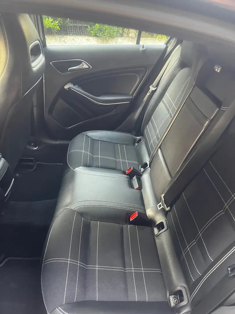Mercedes-Benz A 160 Classe A - W176 cdi Sport auto Černá - 1