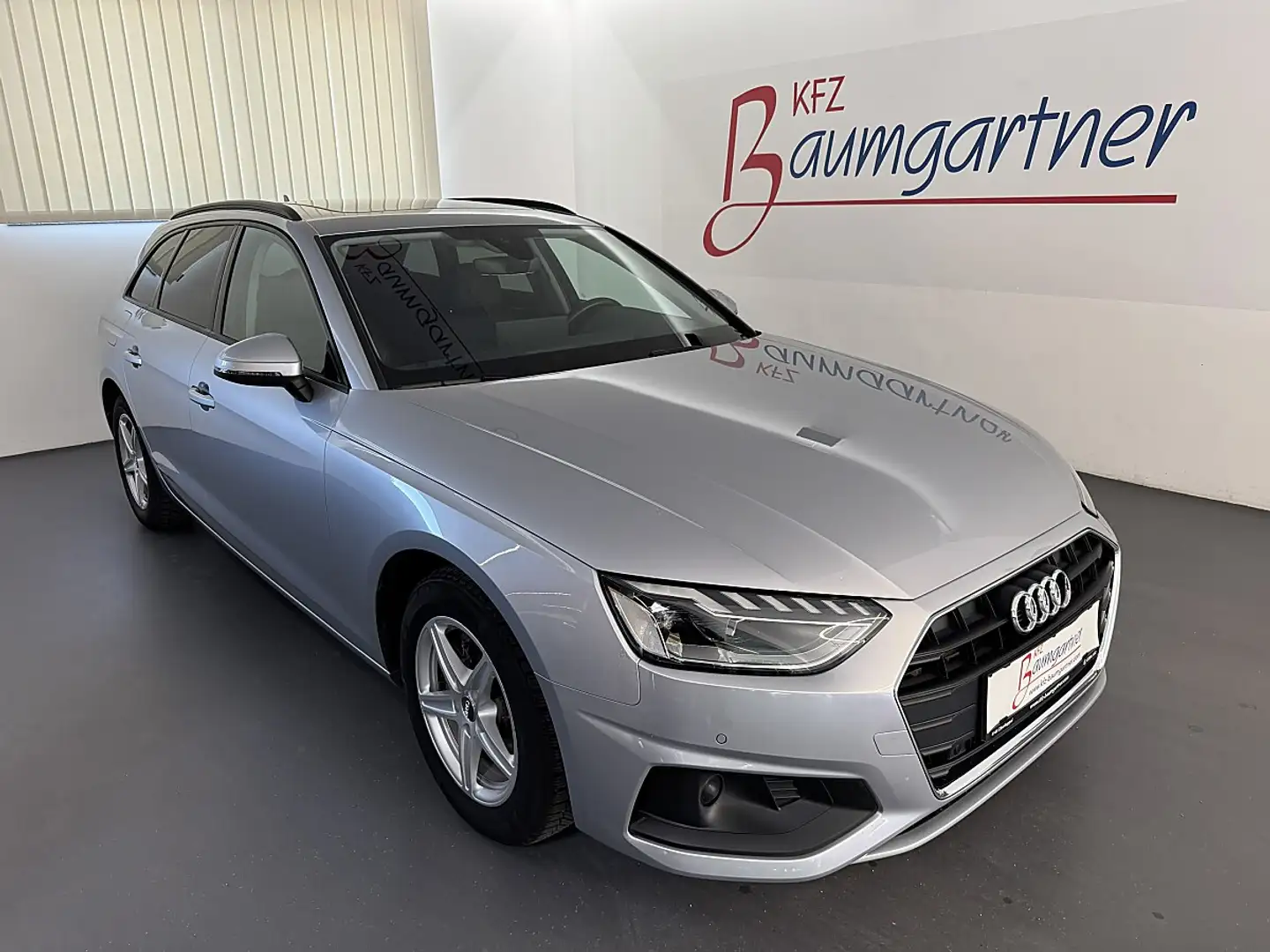 Audi A4 Avant 30TDI S-tronic *LED*NAVI*AHK*PANO*Sportsi... Silber - 1