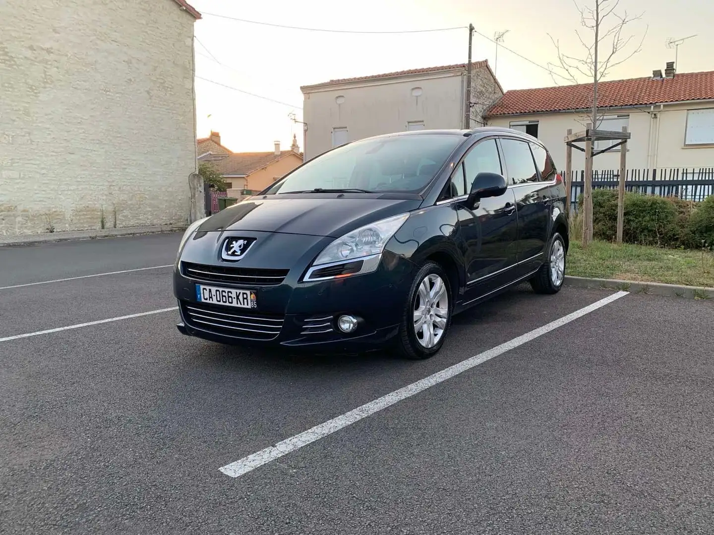 Peugeot 5008 2.0 HDi 163ch BVA6 Allure 7 Places - 1