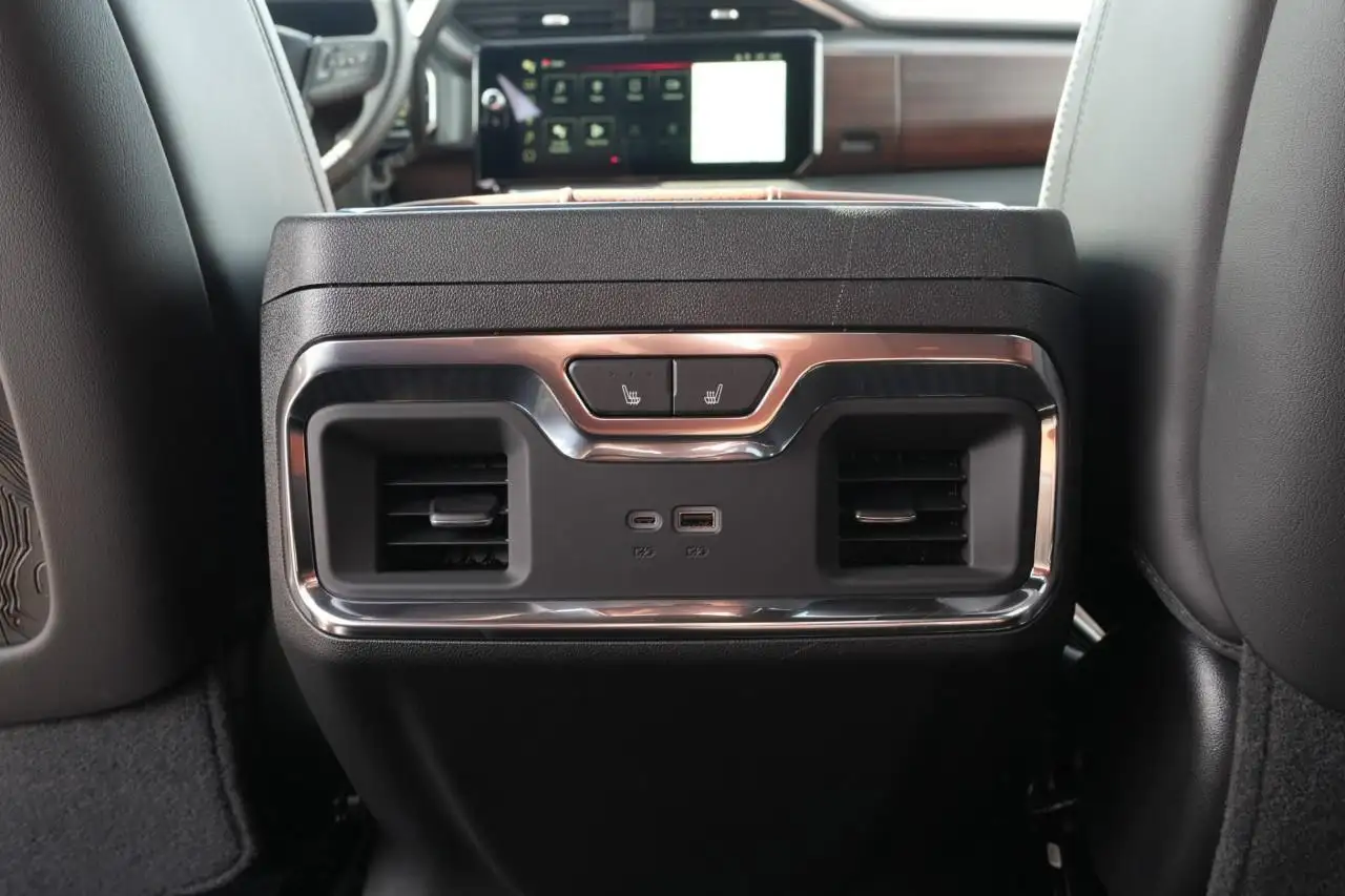 GMC Sierra 3500HD снимка GMC Sierra 3500HD