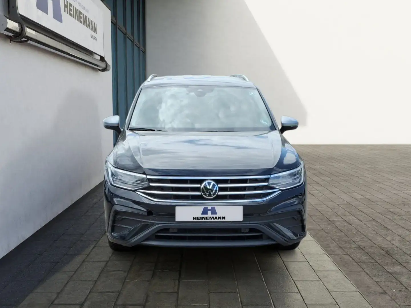 Volkswagen Tiguan Allspace 1.5 TSI DSG Life 7-Sitzer AHK Schwarz - 2