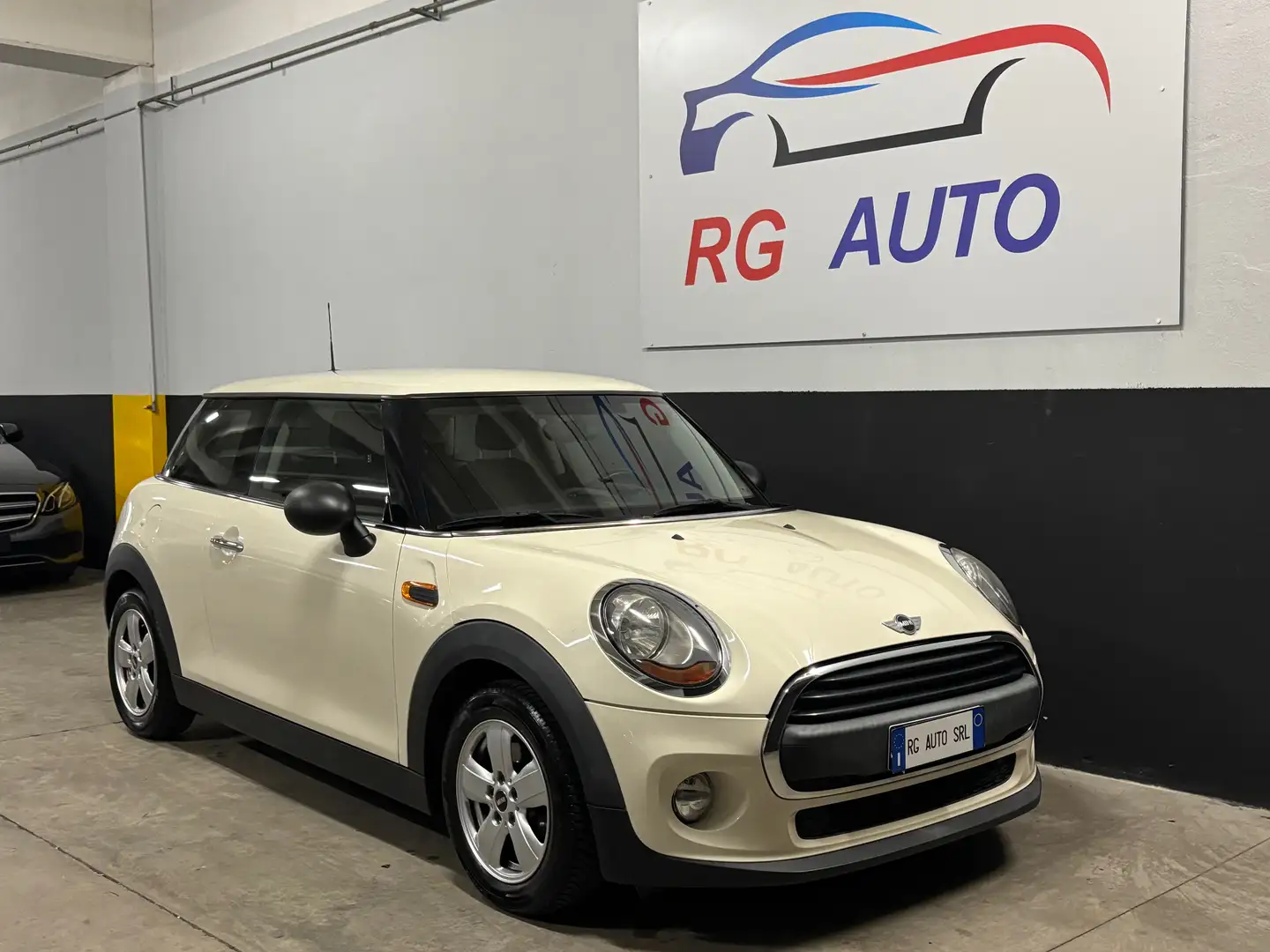 MINI One Mini IV F55-F56 2014 1.2 75cv 3p Beige - 1