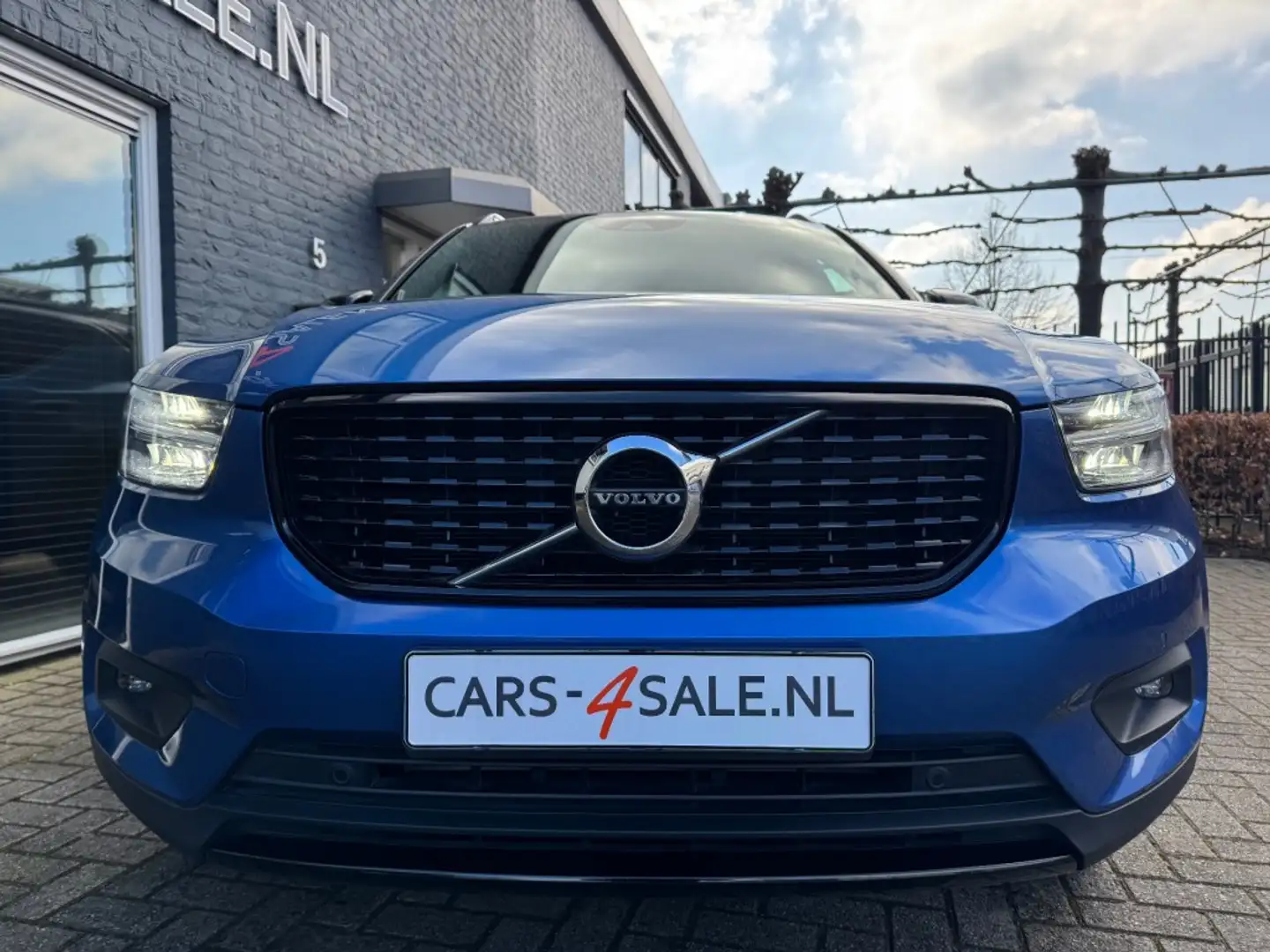 Volvo XC40 1.5 T3 R-Design + D-glas + Harman Kardon Sound + 1 Blauw - 2