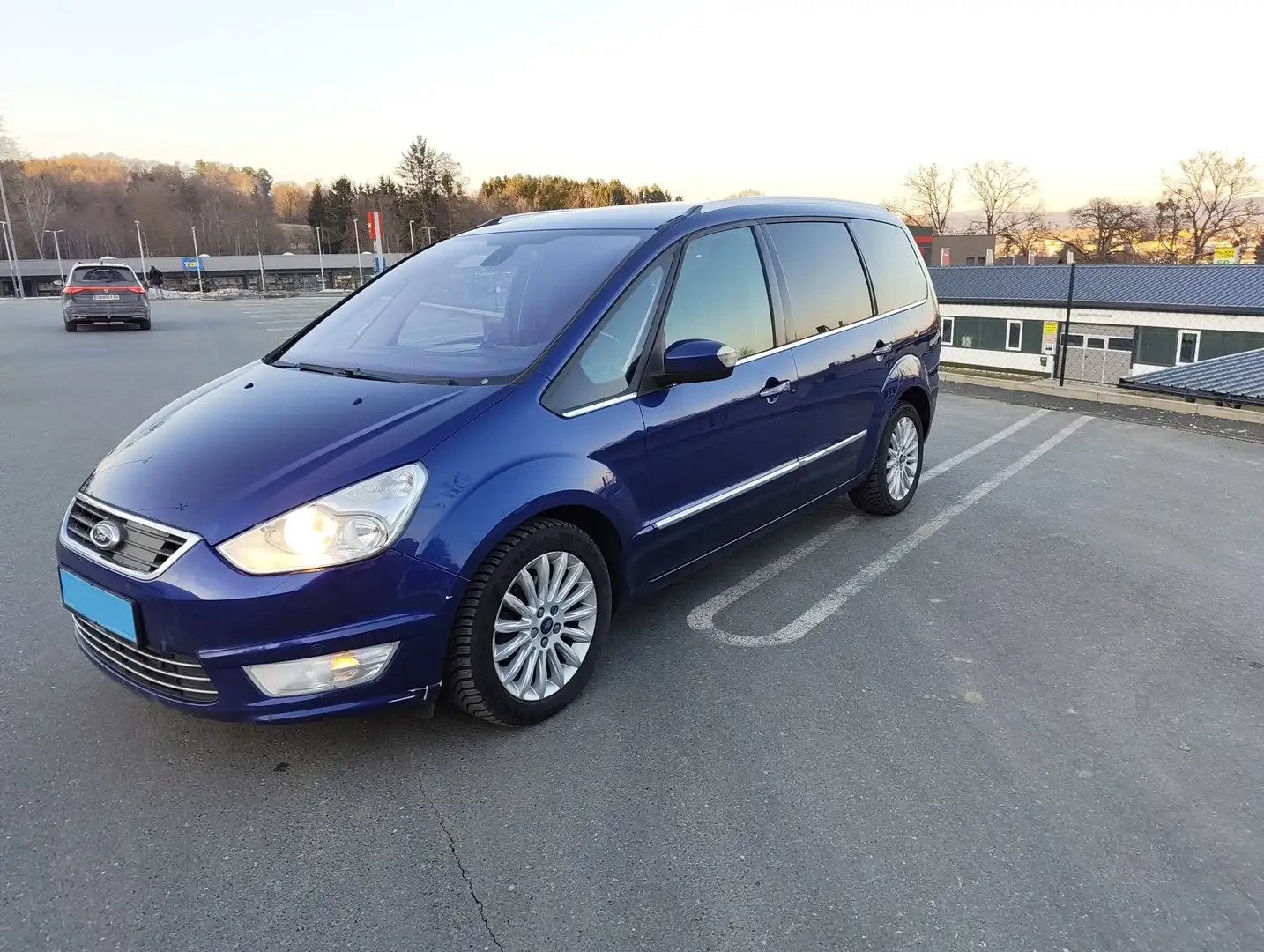 Ford Galaxy Titanium Blau - 2