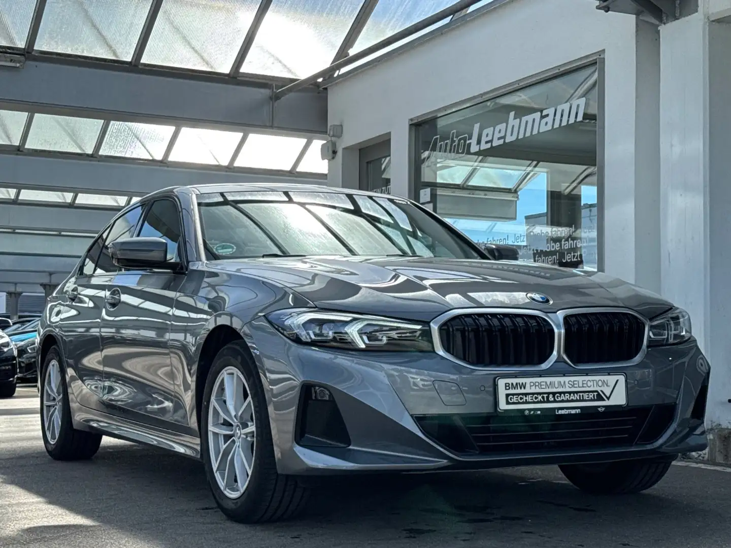 BMW 318 d Lim. AHK/KomfZug/LKH GARANTIE bis 03/2029 Gri - 2