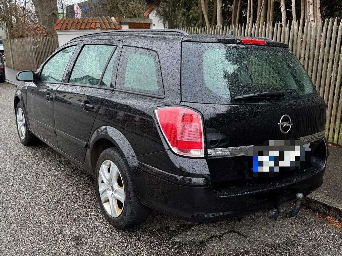 Opel Astra Astra 1.6 Caravan Innovation 110 Jahre Černá - 1