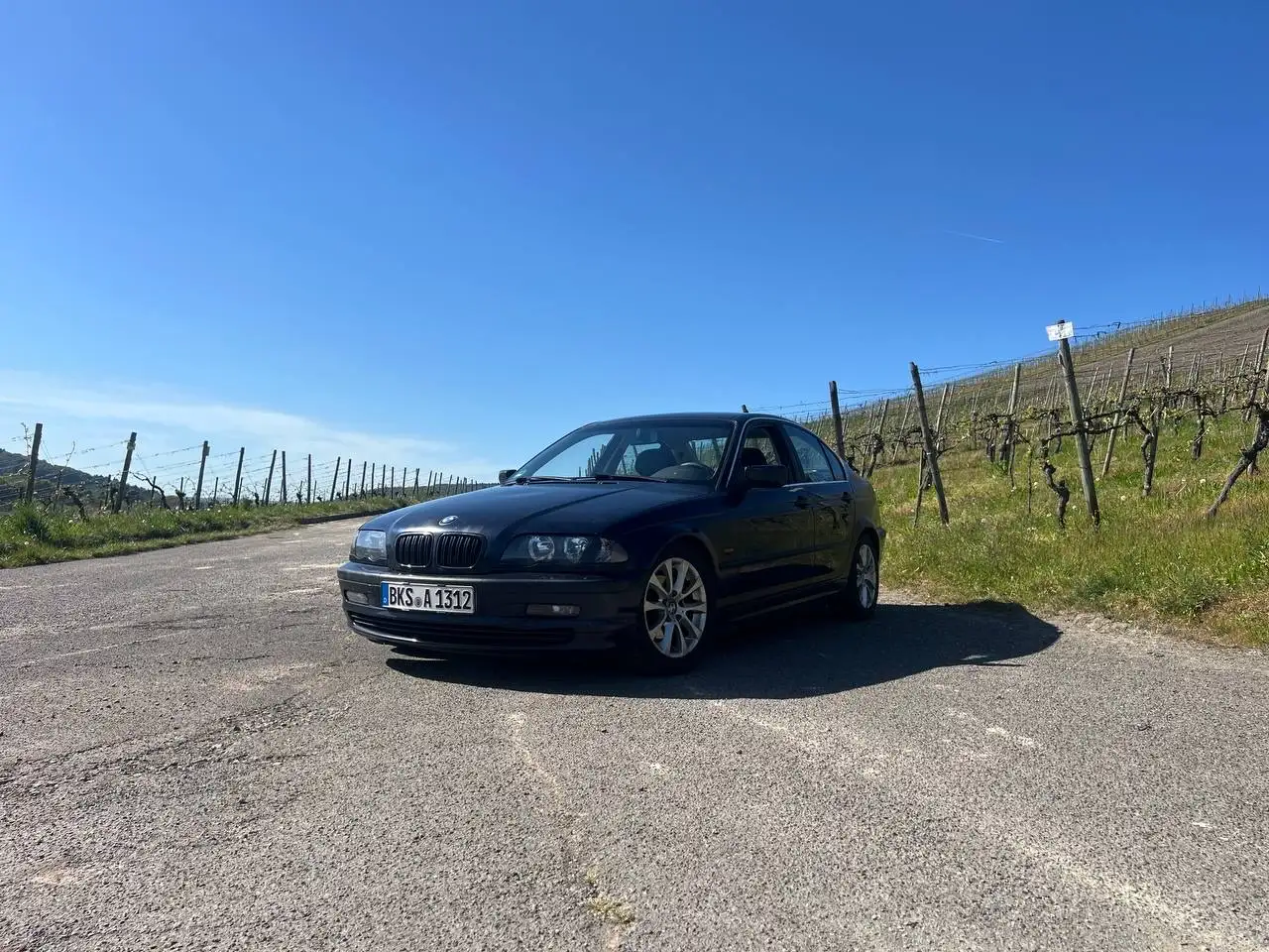BMW 320i, foto 1