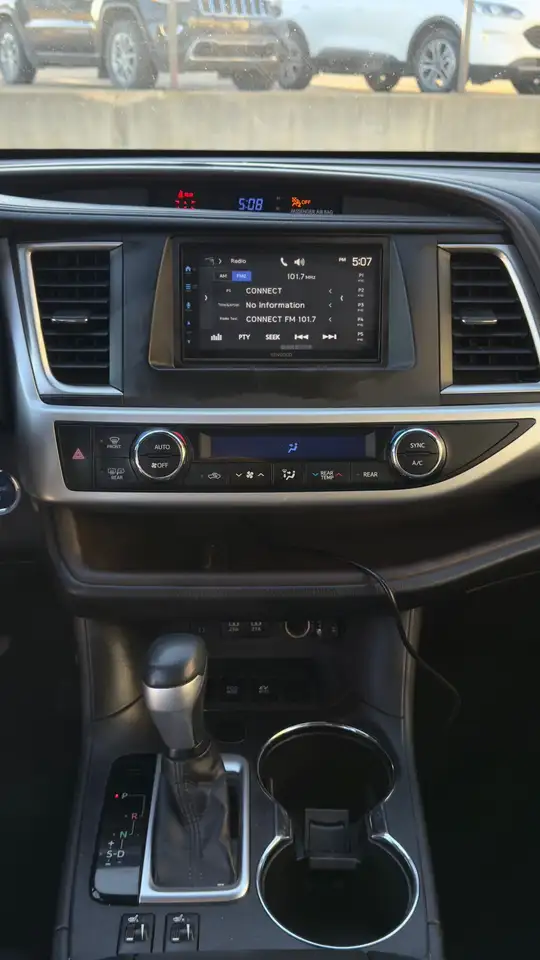 Toyota Highlander снимка Toyota Highlander