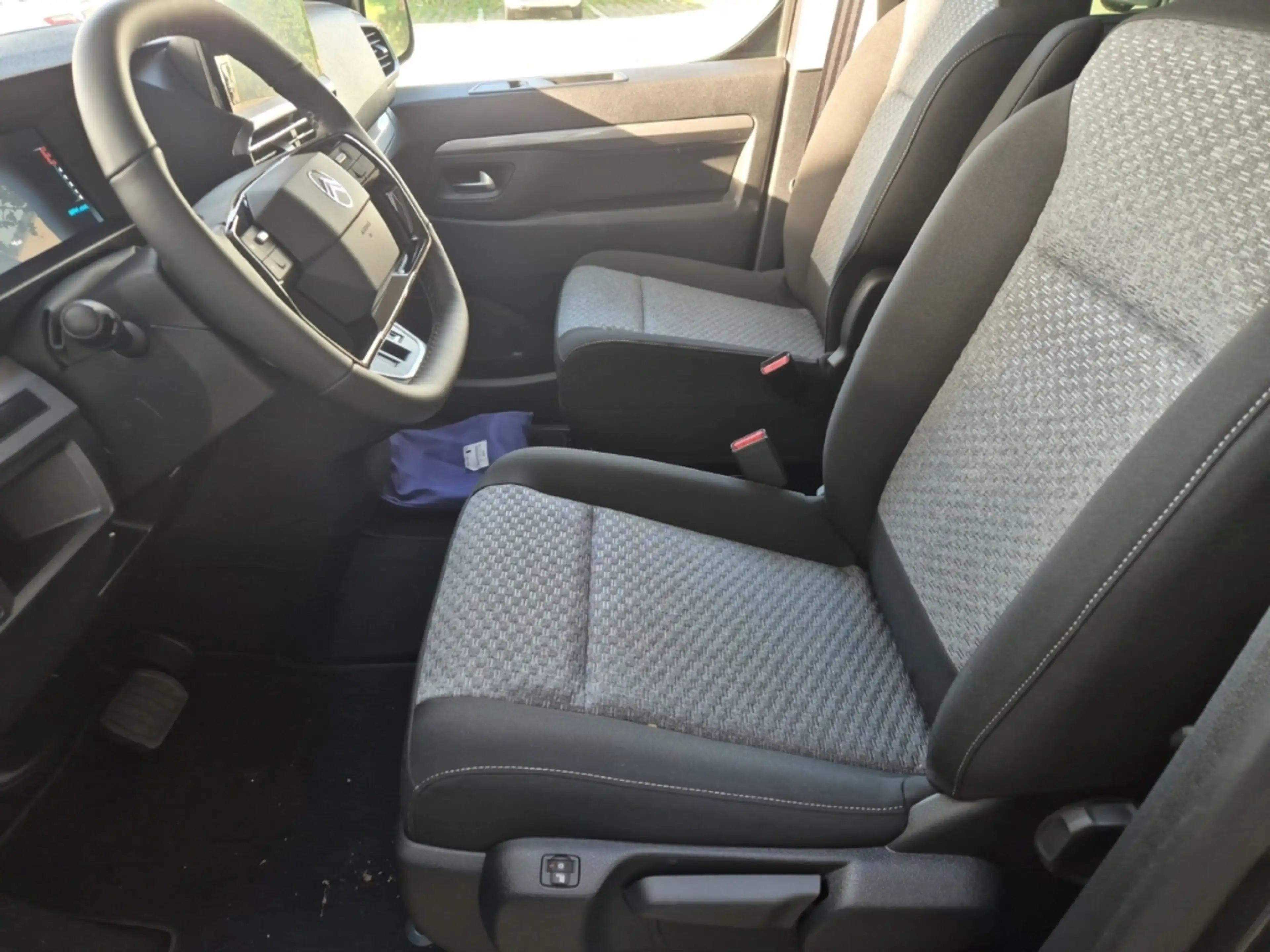 Citroen Spacetourer BlueHdi 180 EAT Plus M inkl. AHK uvm. — photo 9