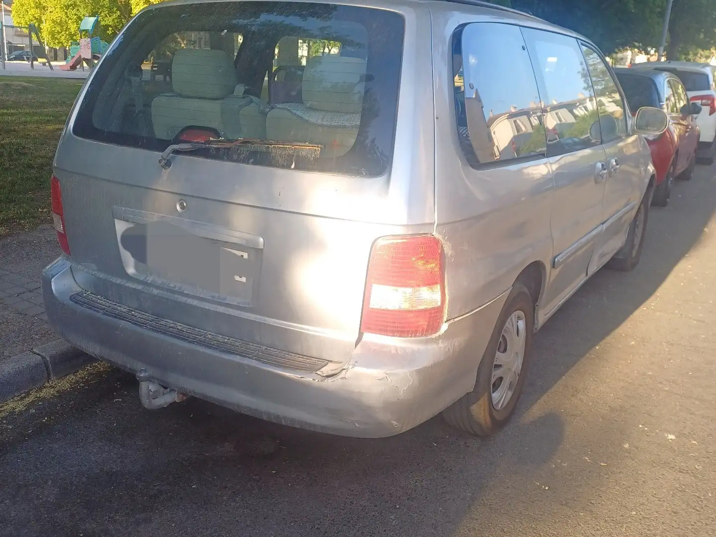 Kia Carnival 2.9CRDI LX Gris - 2