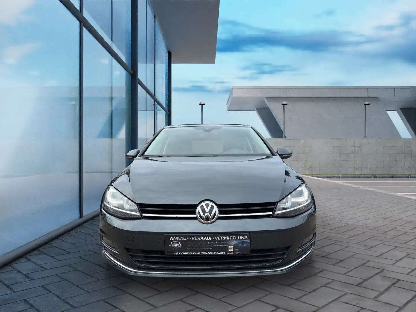 Volkswagen Golf VII Lim. 1.6TDI Allstar,LED,AHK,PDC Grau - 2