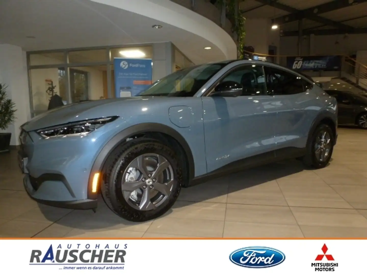 Ford Mustang Mach -E RWD 198 kW Standard Range Blau - 1