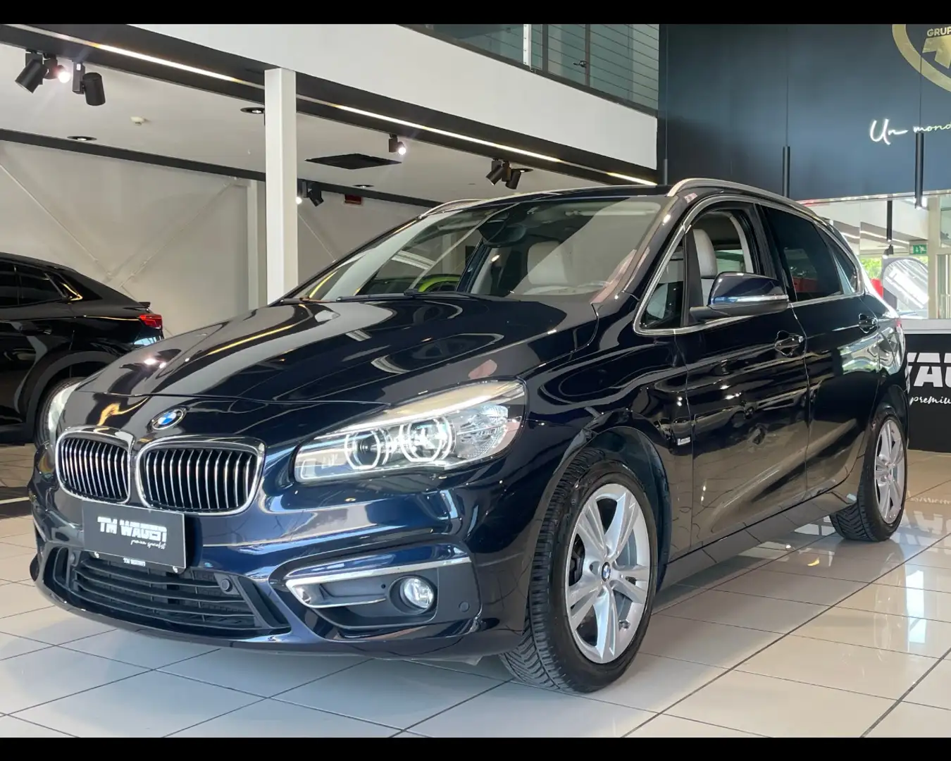 BMW 218 Serie 2 A.T. (F45) - 218d Active Tourer Luxury 150 Černá - 1