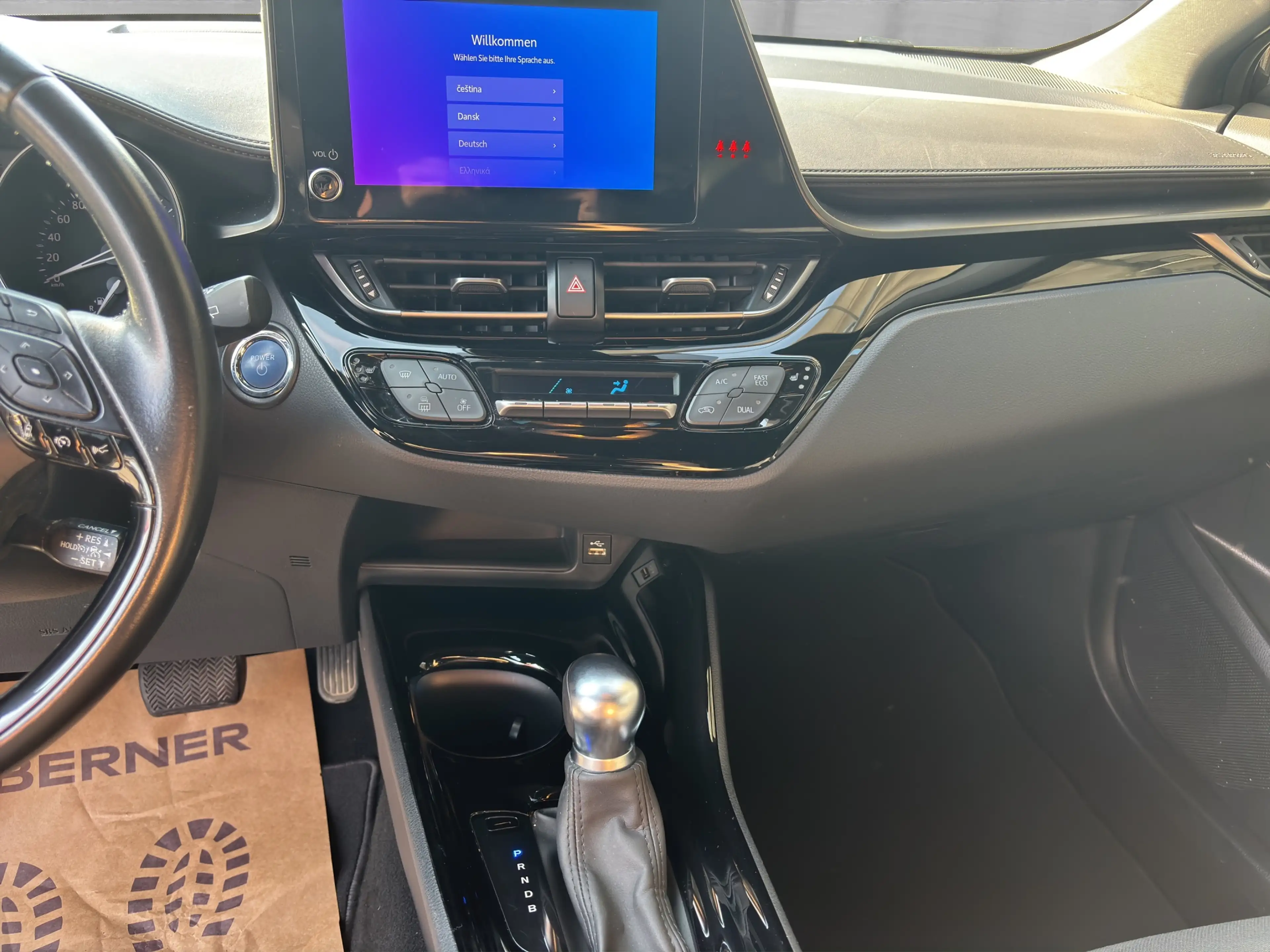 Toyota C-HR C-HR - 1,8 l Hybrid 4x2 Active Drive — photo 13
