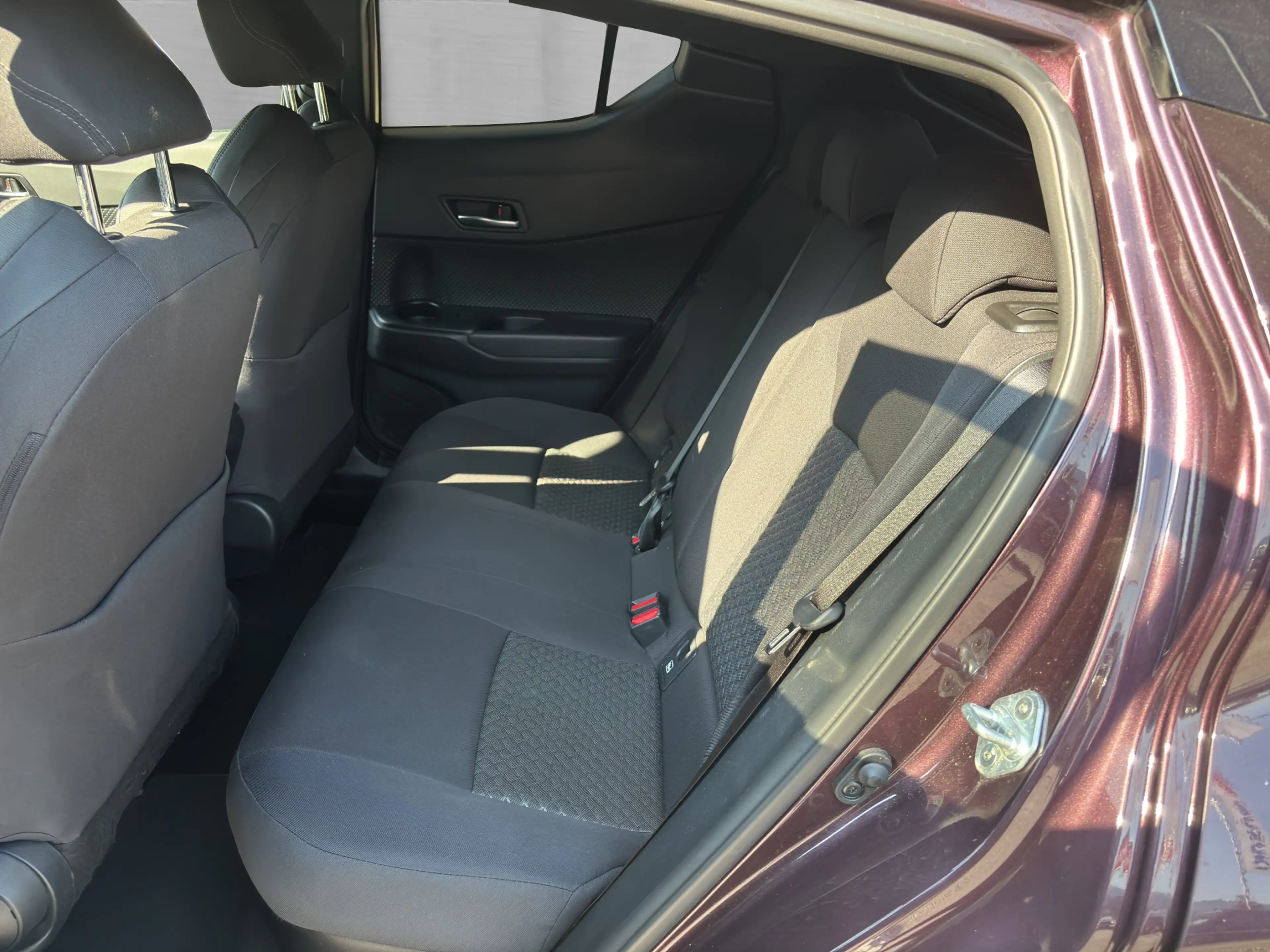 Toyota C-HR C-HR - 1,8 l Hybrid 4x2 Active Drive — photo 15