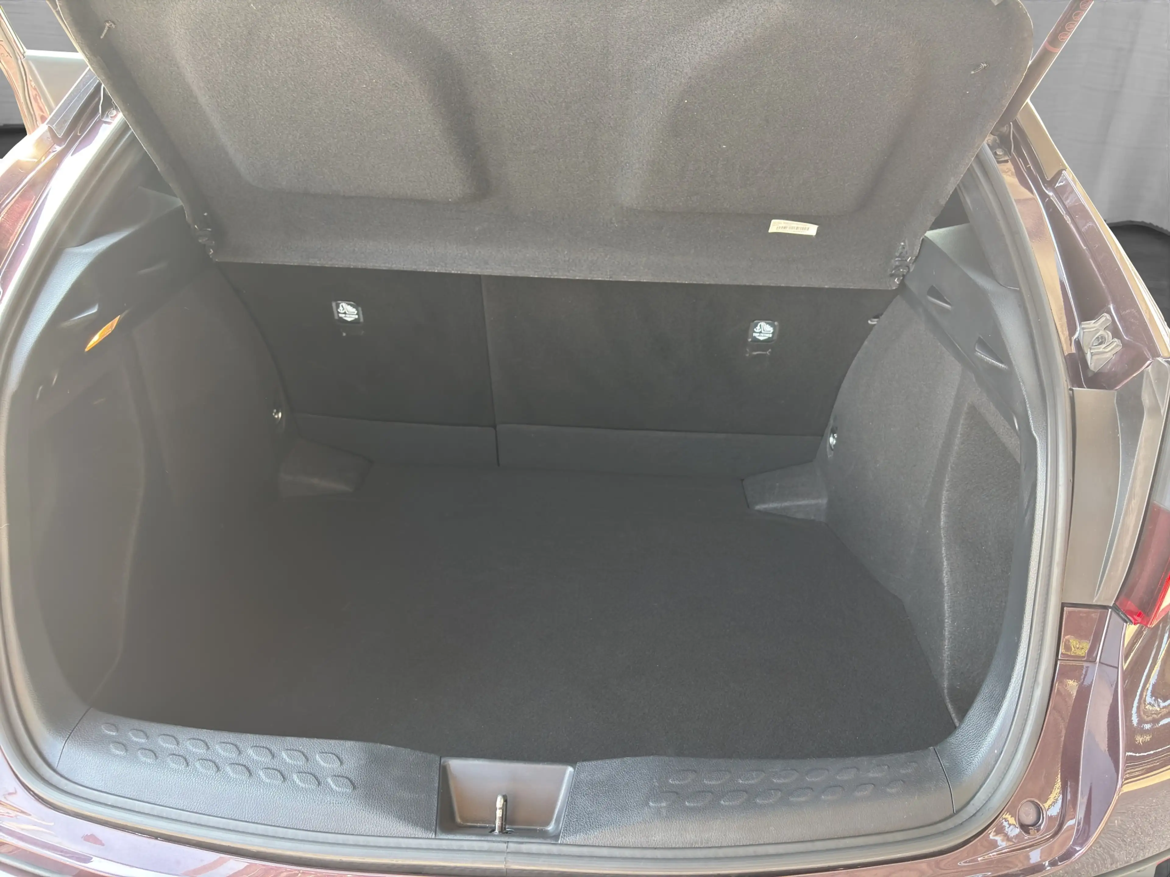 Toyota C-HR C-HR - 1,8 l Hybrid 4x2 Active Drive — photo 16