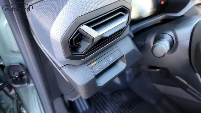 Dacia Duster view 12