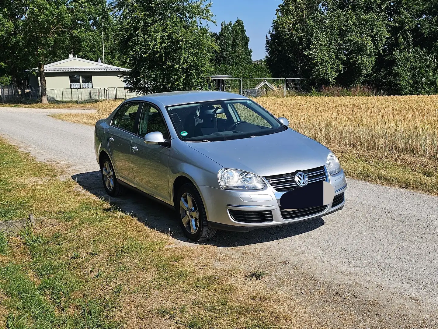 Volkswagen Jetta - 1