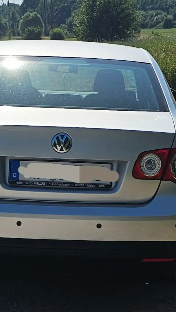 Volkswagen Jetta - 2