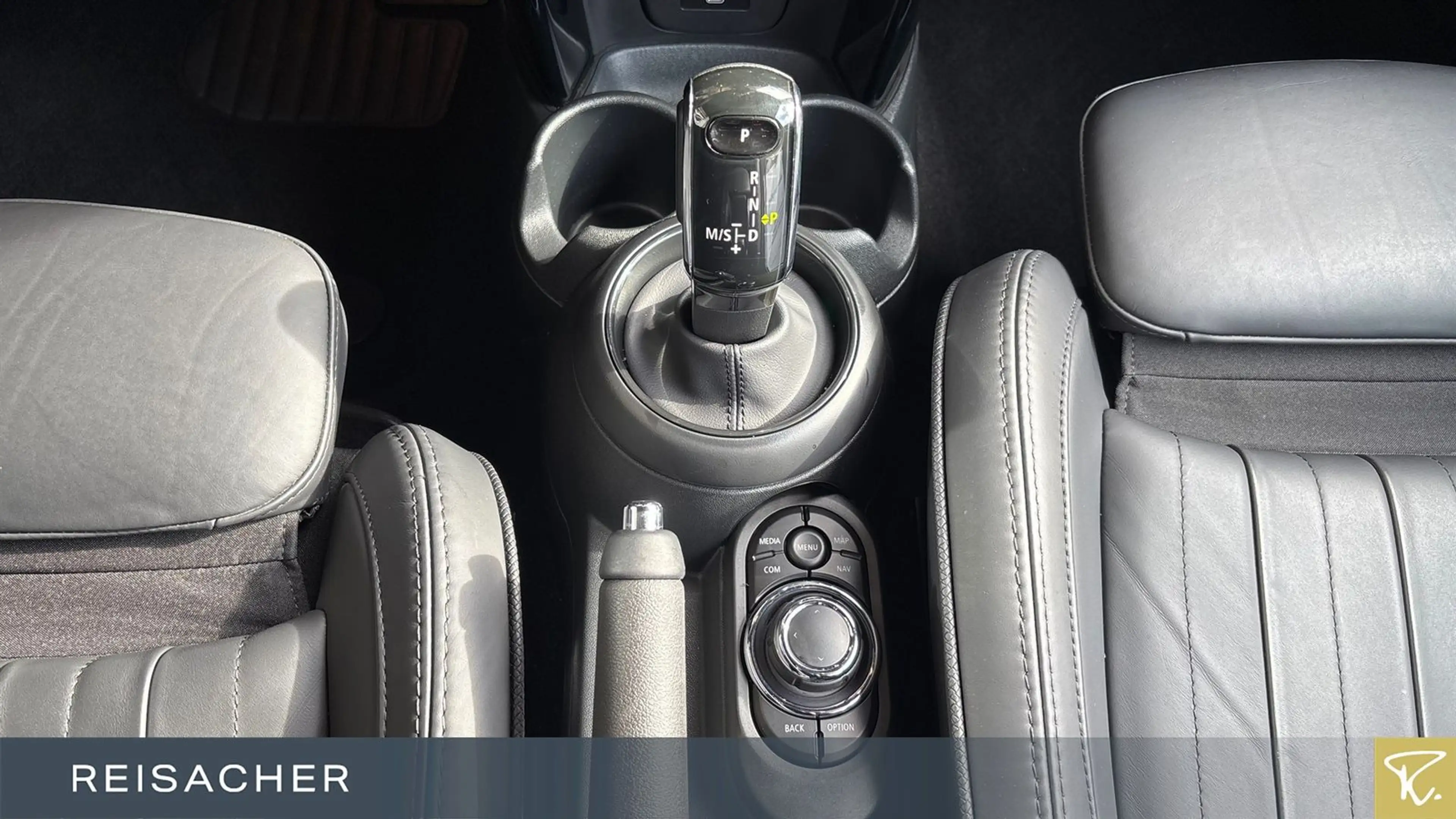MINI Cooper Cabrio A Yours-Trim,Navi,Leder,HUD,RFK — photo 11