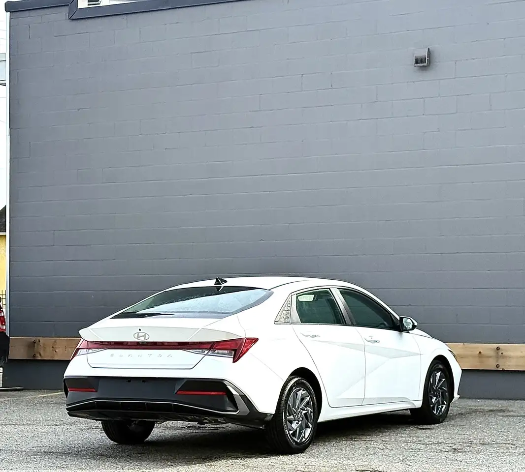 Hyundai ELANTRA снимка Hyundai ELANTRA