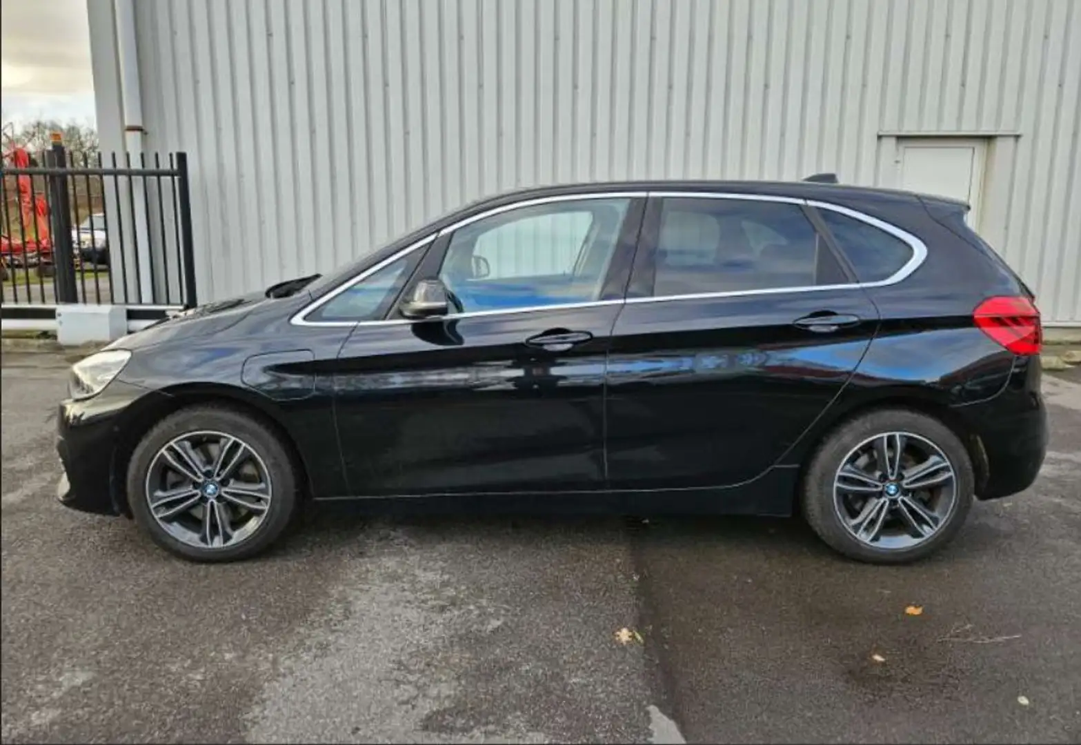 BMW 225 Active Tourer 225xeA PHEV iPerformance OPF Zwart - 2