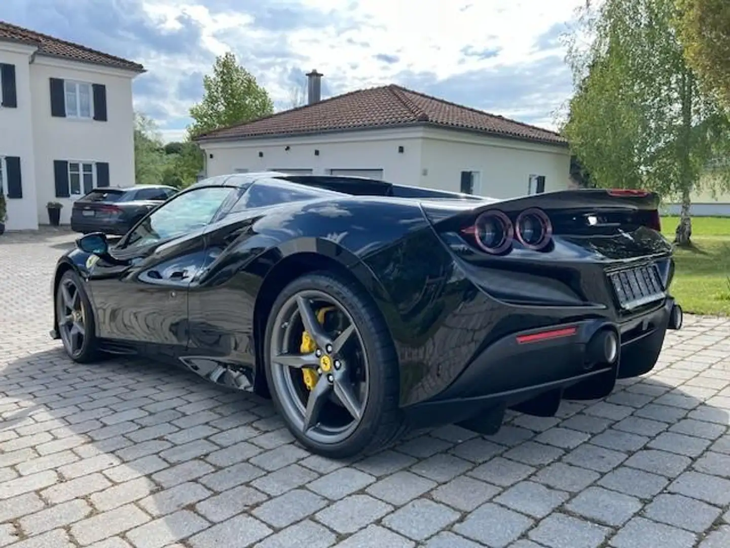 Ferrari F8 Spider Dt. Modell 2022 Neuwertig Sammlerstück Negro - 1