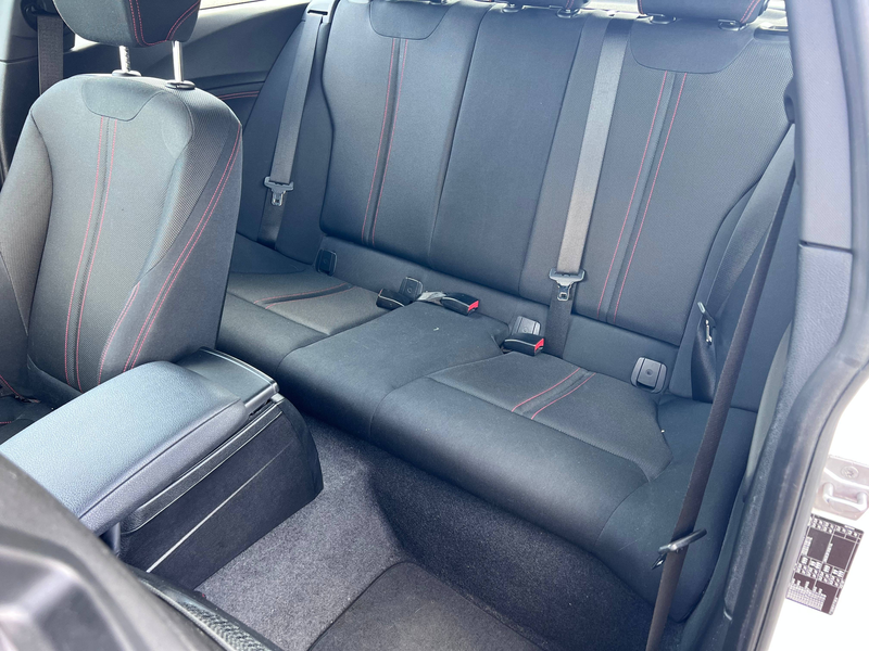 BMW 118 Sport Line, Tüv Neu, Inspektion Neu — photo 7