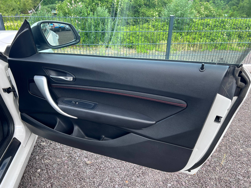BMW 118 Sport Line, Tüv Neu, Inspektion Neu — photo 9