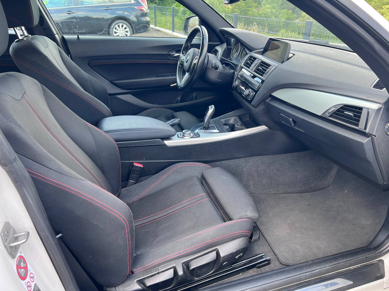 BMW 118 Sport Line, Tüv Neu, Inspektion Neu — photo 8
