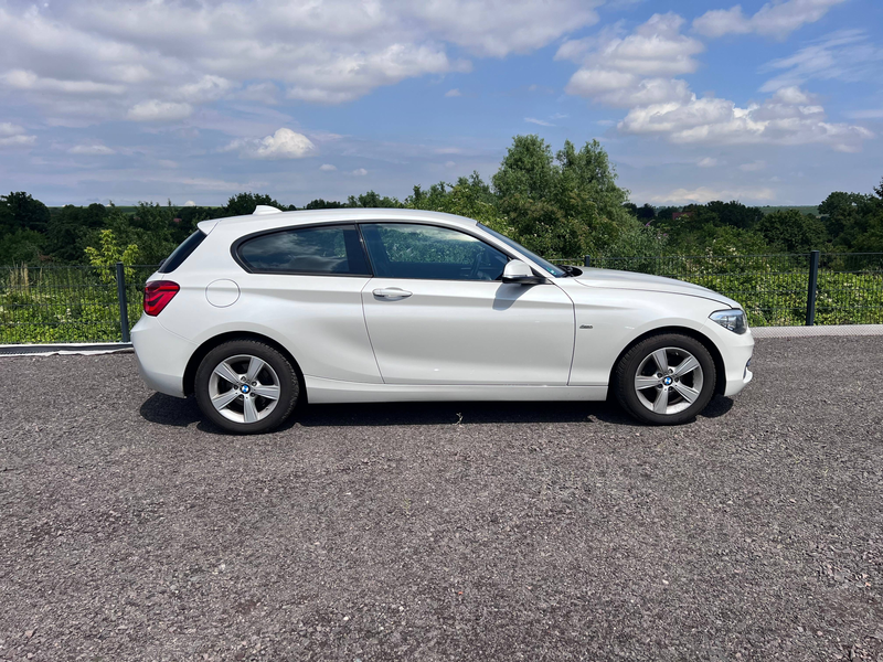 BMW 118 Sport Line, Tüv Neu, Inspektion Neu — photo 3