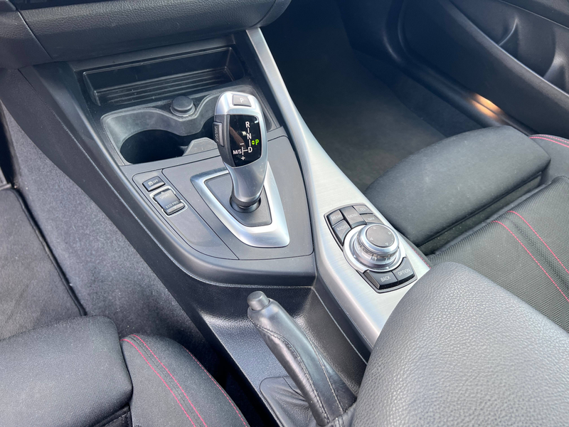 BMW 118 Sport Line, Tüv Neu, Inspektion Neu — photo 12
