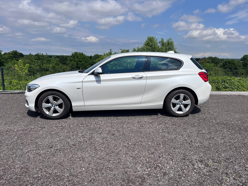 BMW 118 Sport Line, Tüv Neu, Inspektion Neu — photo 2