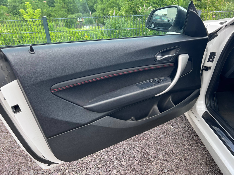 BMW 118 Sport Line, Tüv Neu, Inspektion Neu — photo 11