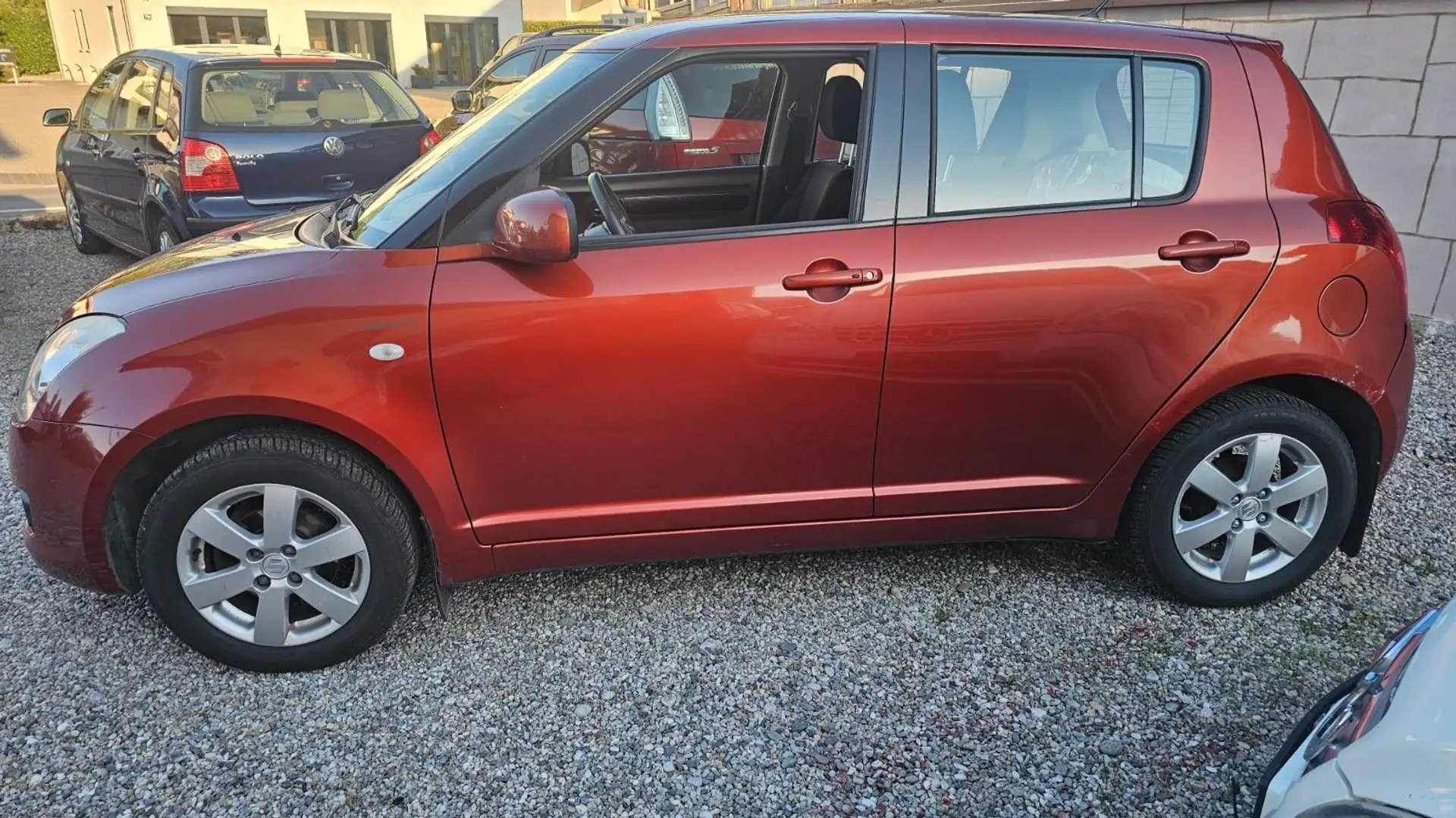 Suzuki Swift Lim. Snow 4x4 Klimaautomatik Rood - 2
