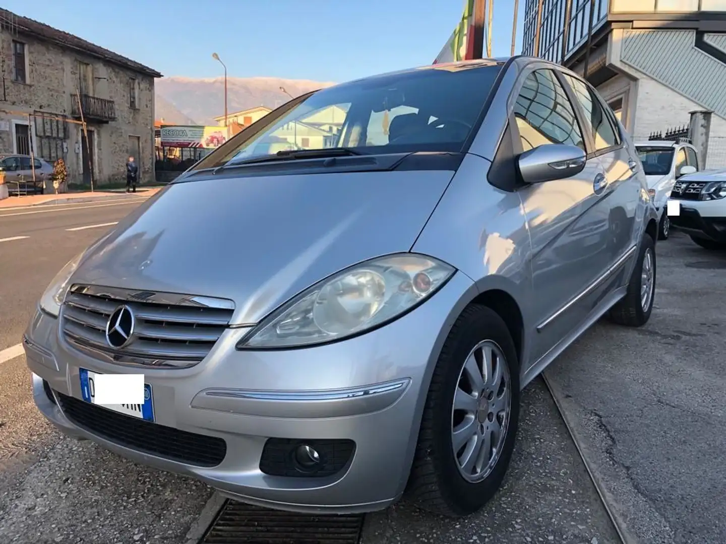 Mercedes-Benz 180 2.0 110 cv Diesel Avangarde Gris - 1