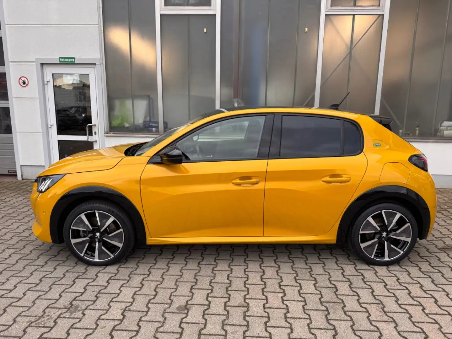 Peugeot 208 Elektromotor 136 Allure Gelb - 2