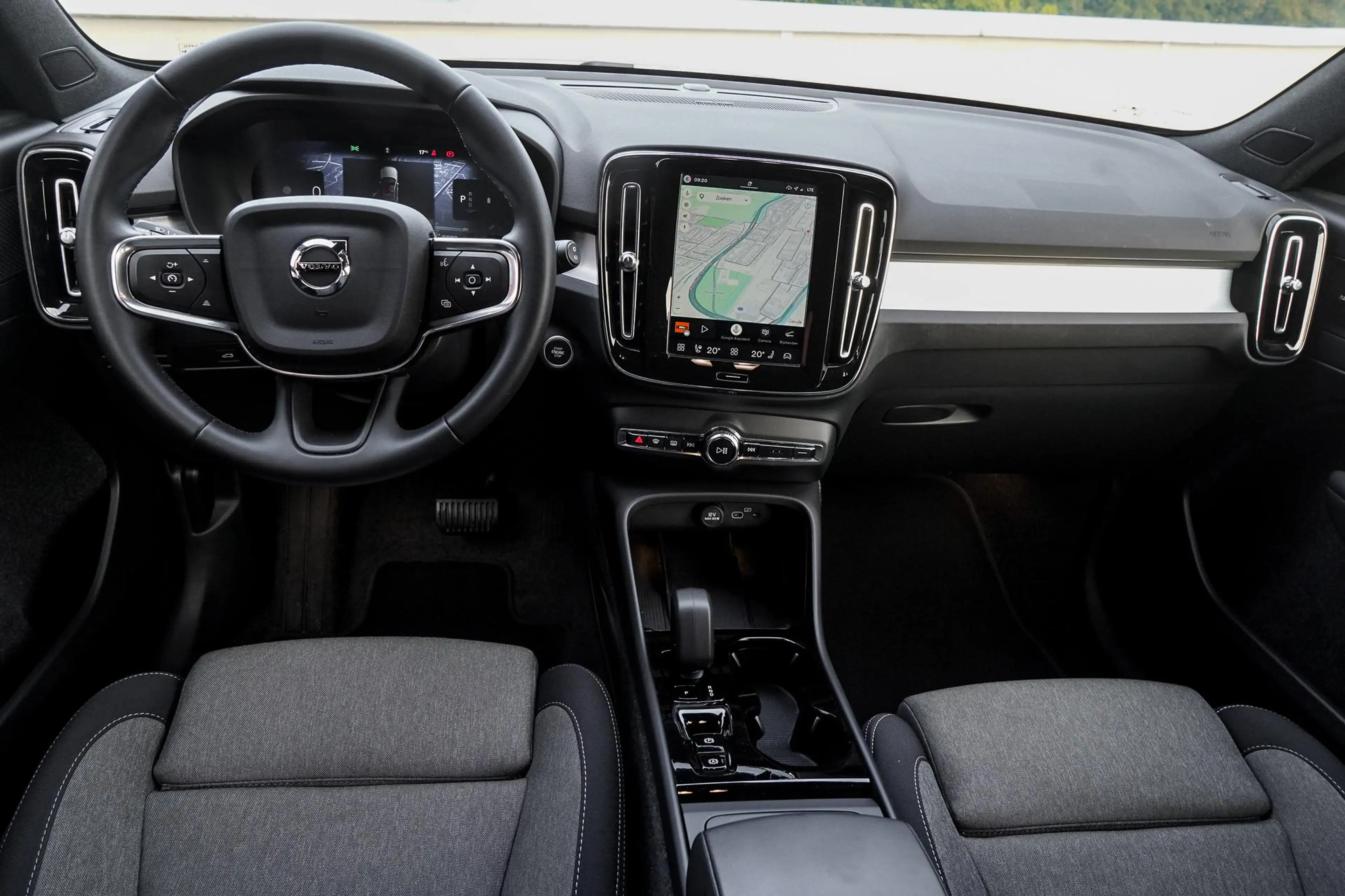 Volvo XC40 2.0 B4 Plus Dark Harman/Kardon | Adaptieve Cruise — photo 13