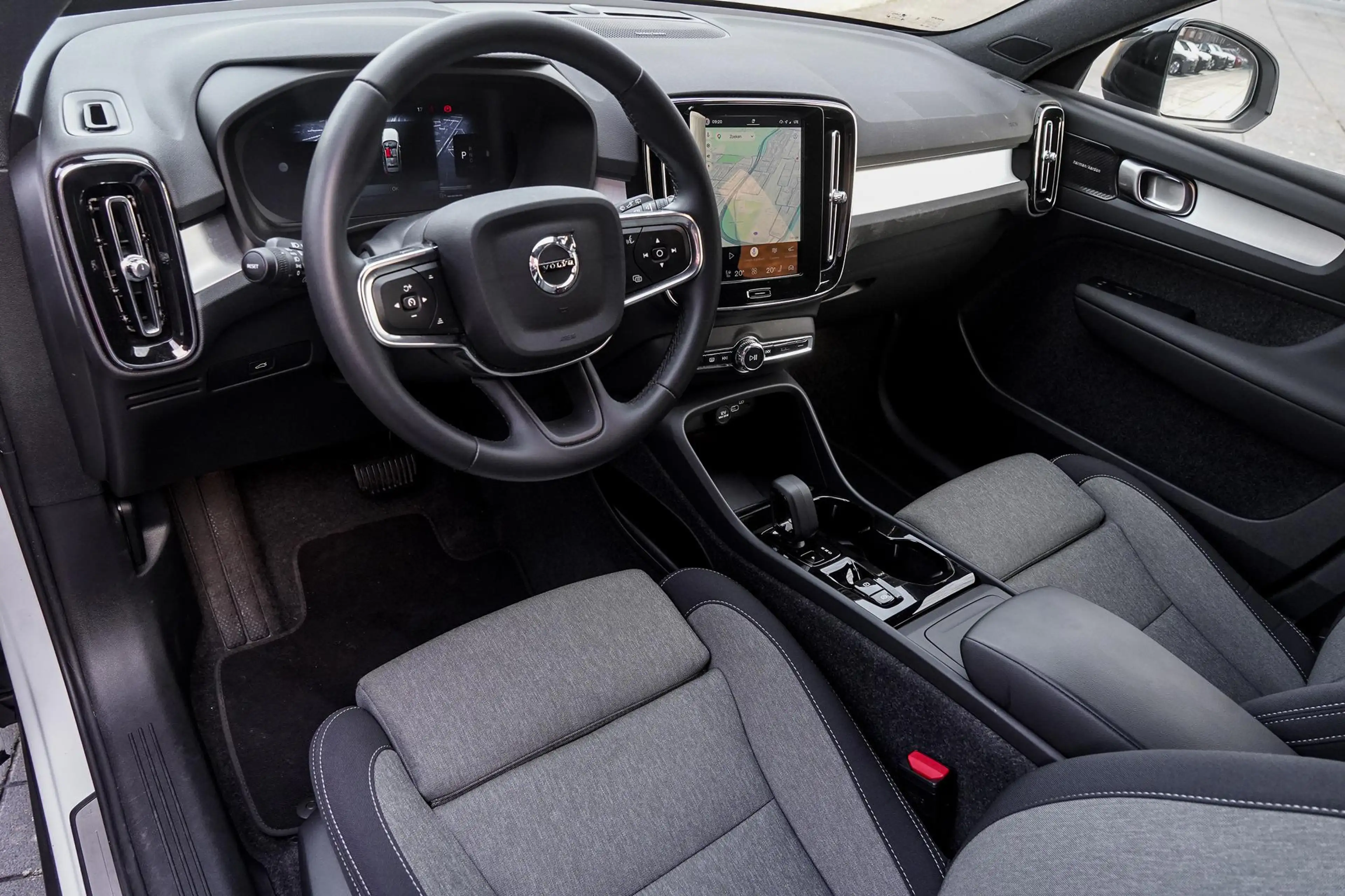 Volvo XC40 2.0 B4 Plus Dark Harman/Kardon | Adaptieve Cruise — photo 12