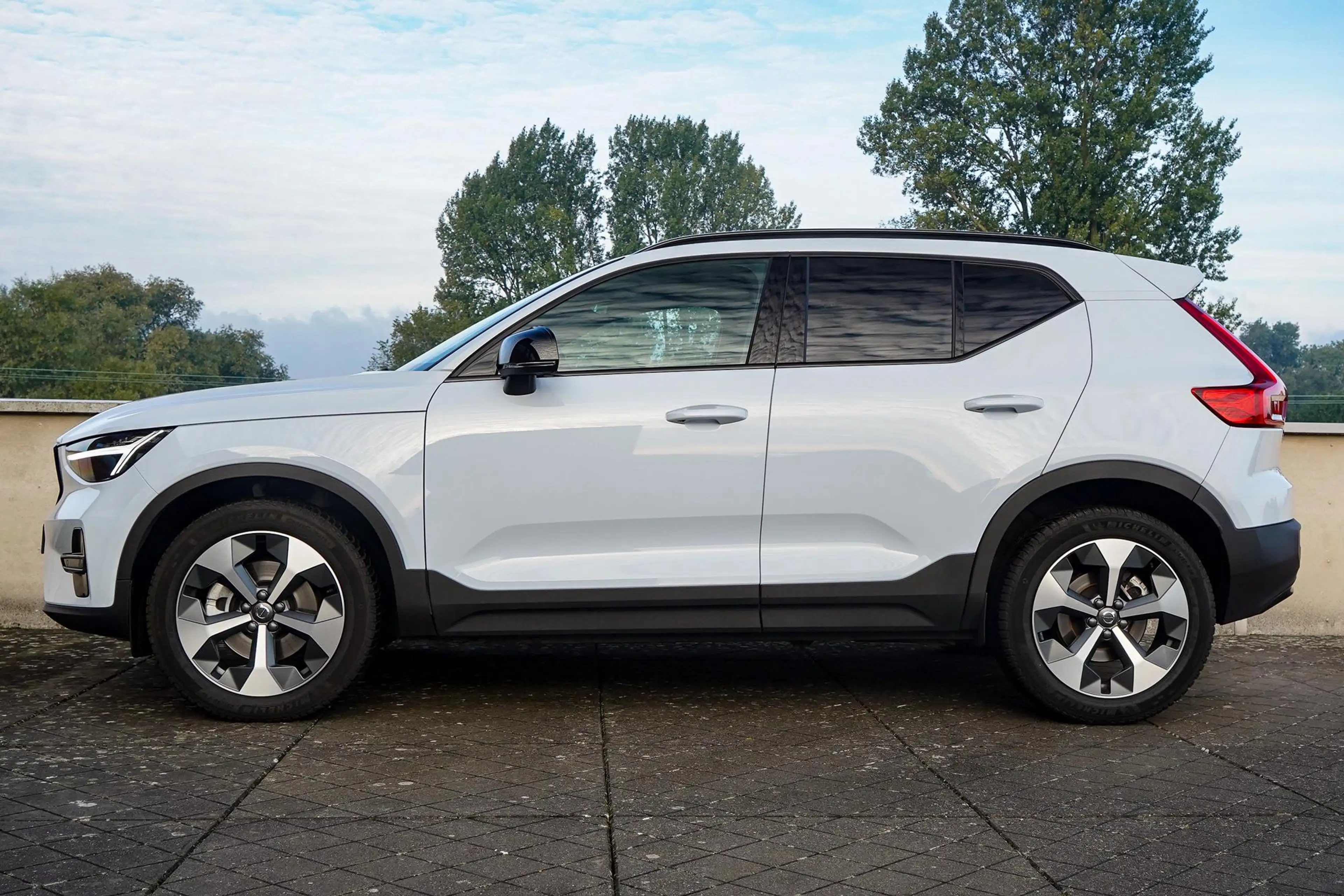Volvo XC40 2.0 B4 Plus Dark Harman/Kardon | Adaptieve Cruise — photo 3