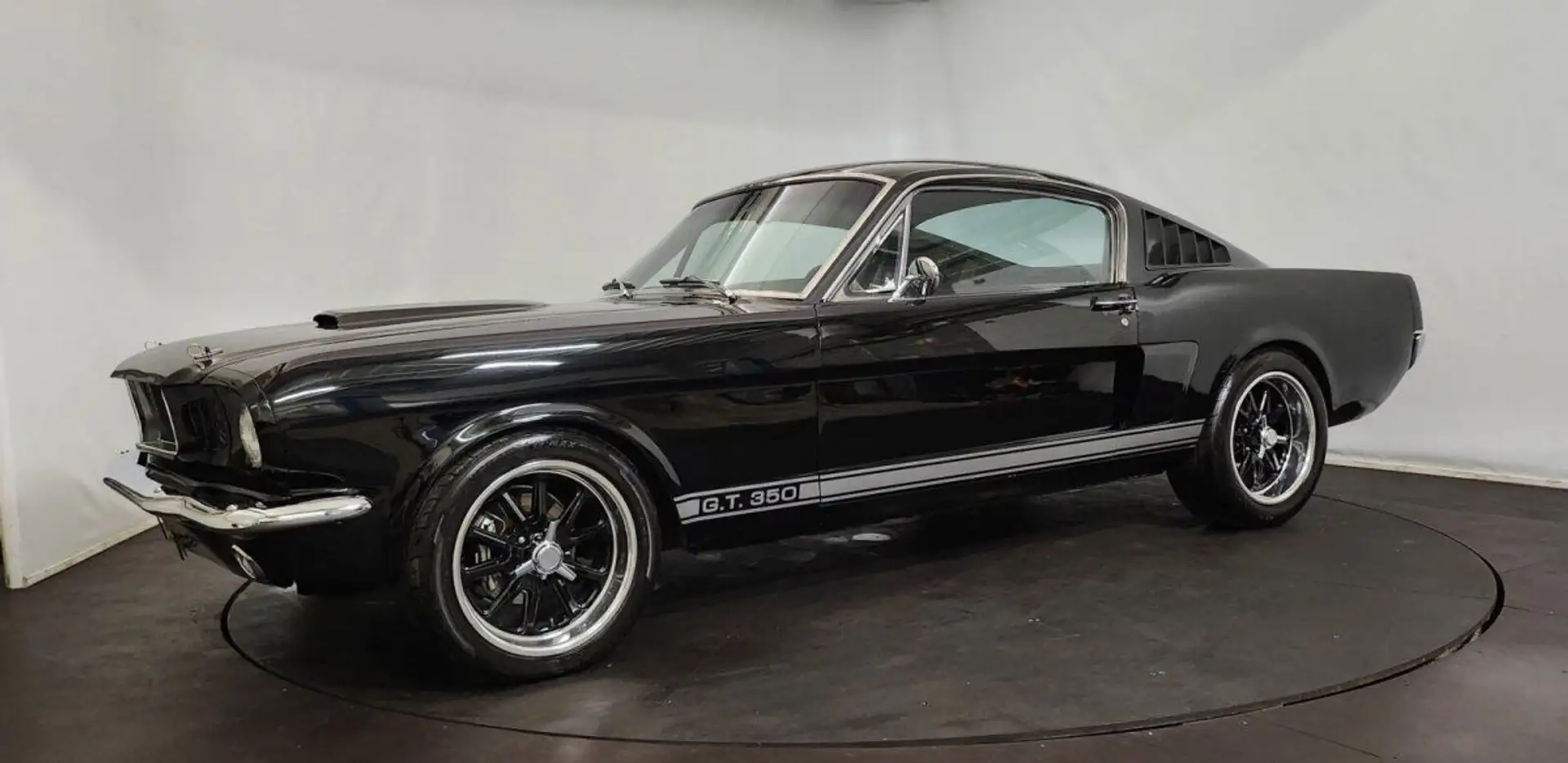 Ford Mustang Fastback Noir - 2