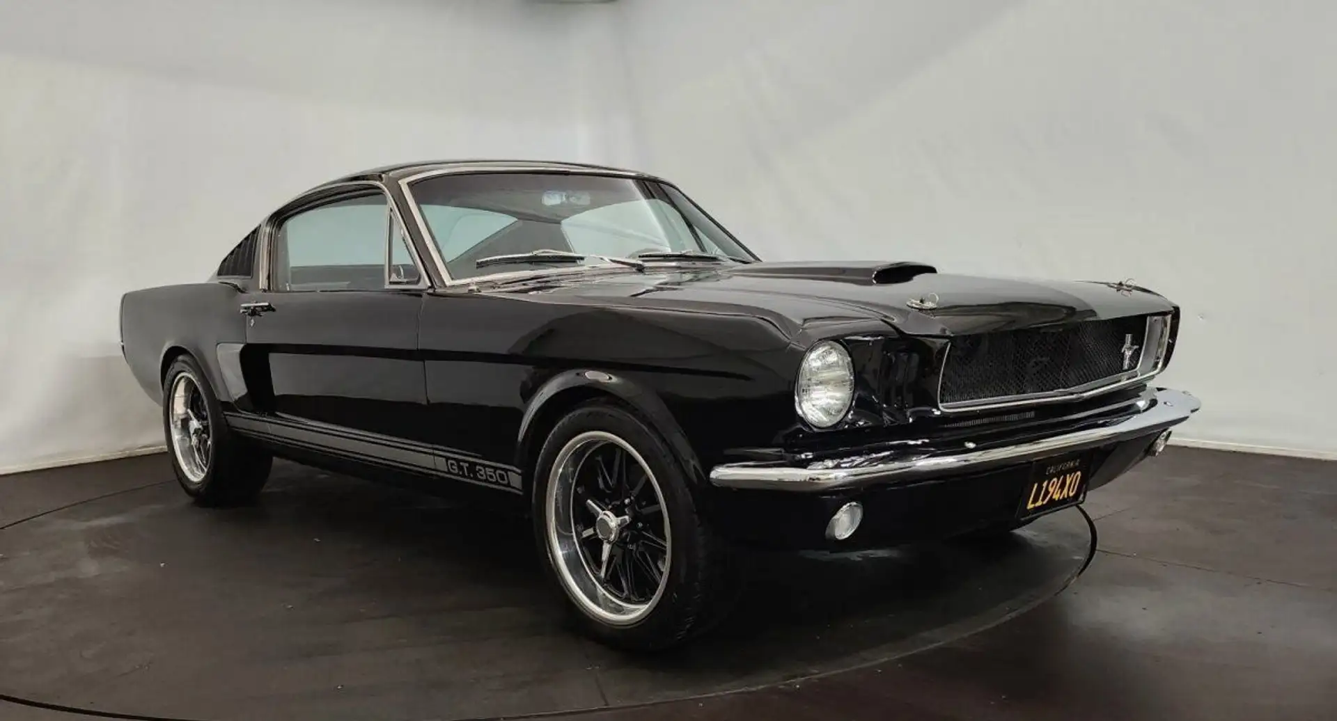 Ford Mustang Fastback Noir - 1